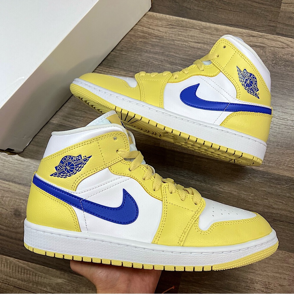 Nike Air Jordan 1 Mid - Picture 1 of 7